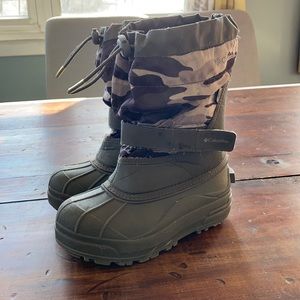 Boys Columbia snow boots waterproof